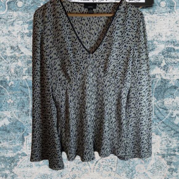 Alfani 12 long sleeve navy and tan v-neck silk flowy woman's casual blouse - Picture 1 of 1